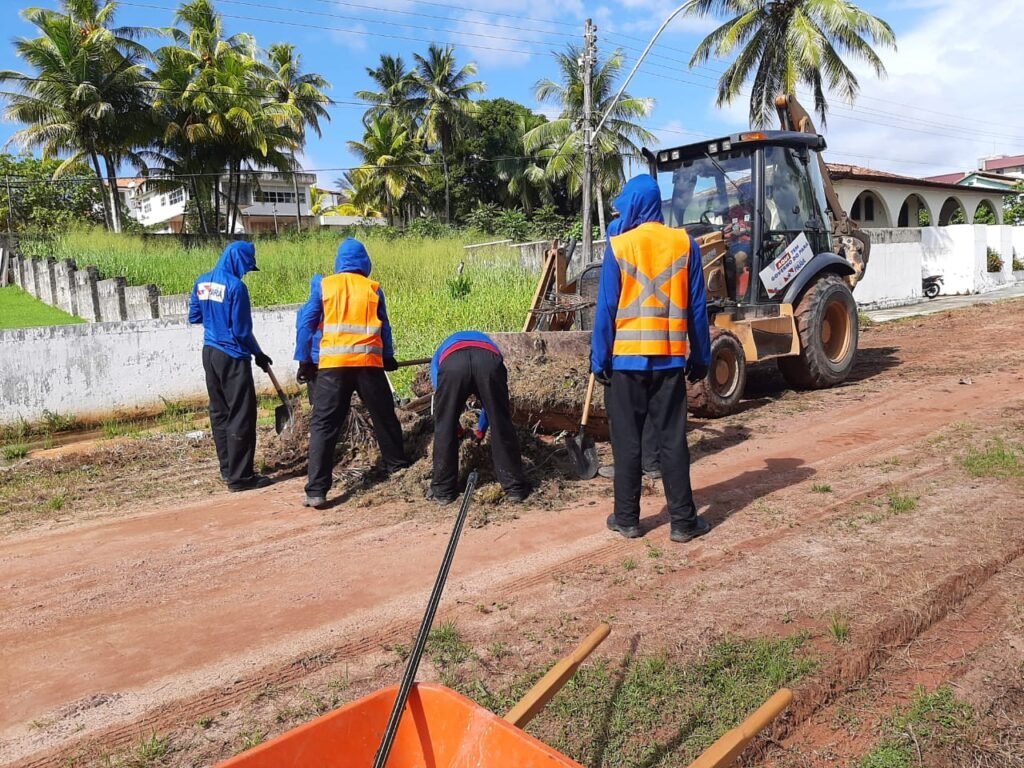 Limpeza rural, urbana e costeira, realizada em Salinópolis-PA